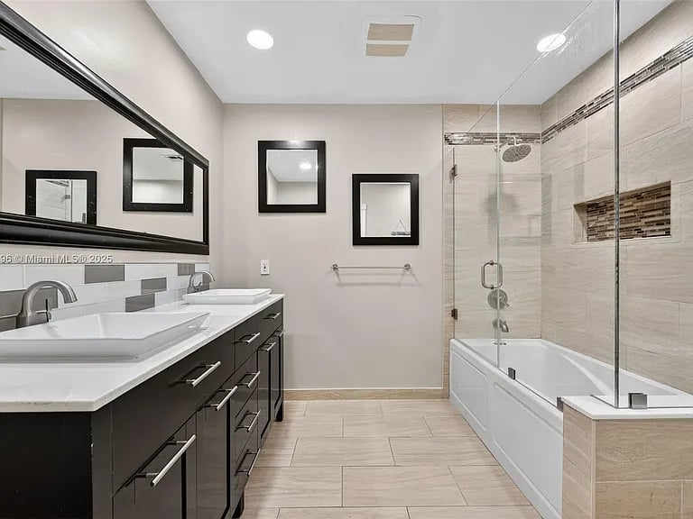 801 Holly Ln, Plantation