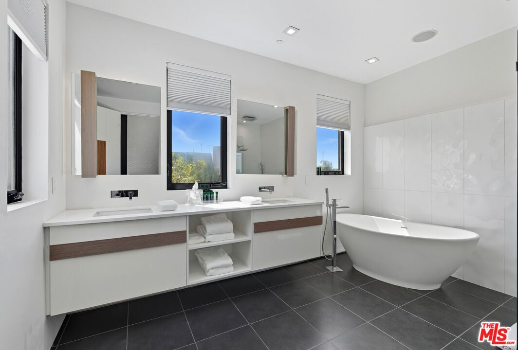 N Crescent Heights Blvd, 90046