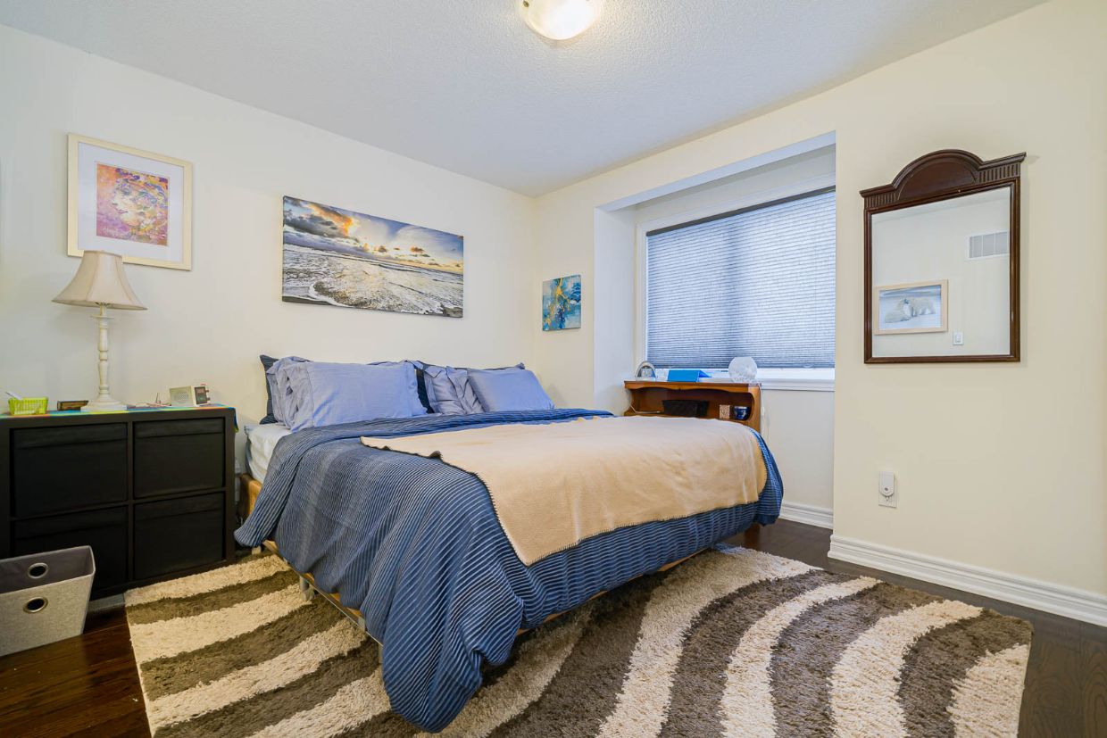 3759A St. Clair Ave E