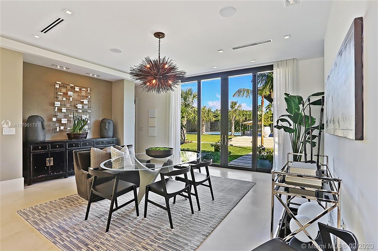 4965/4945 SW 82 St