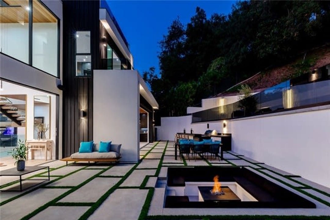 Crescent Villa