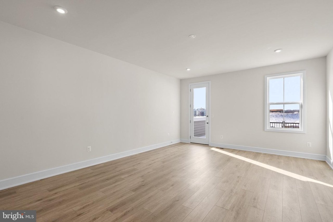 43252 Greeley Sq