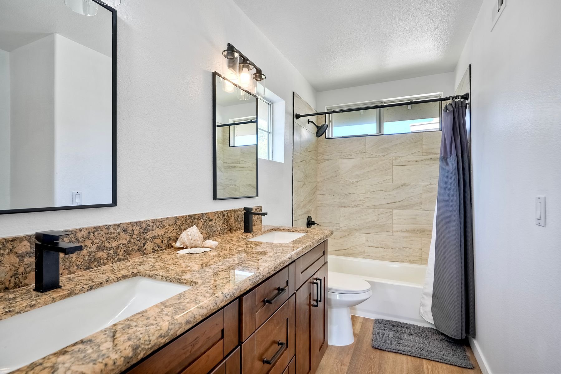 1025 Honeysuckle Dr