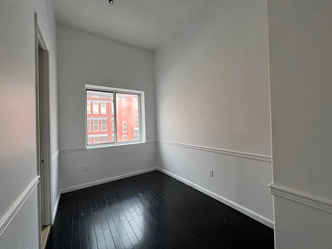 438 Wilson Ave 3L