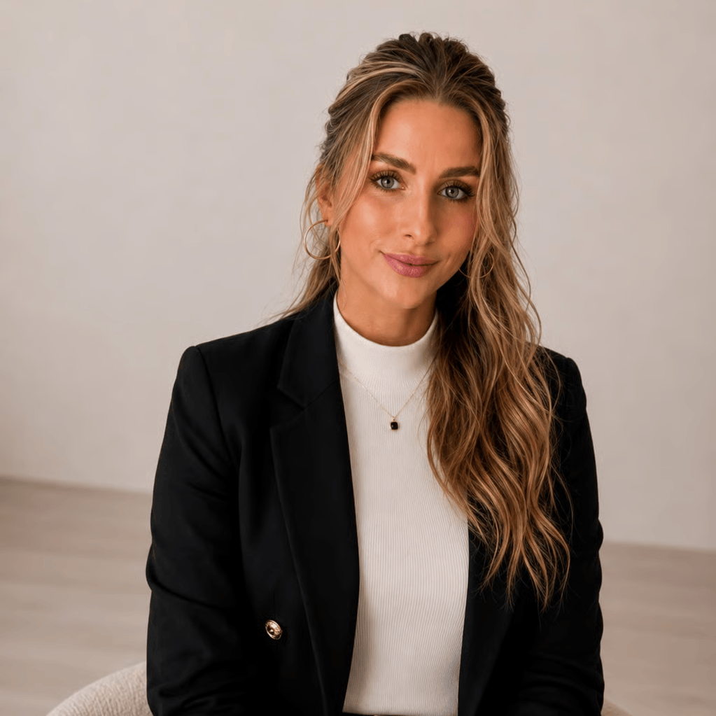 Gabby Crouse Oakville, ON Real Estate Agent Headshot