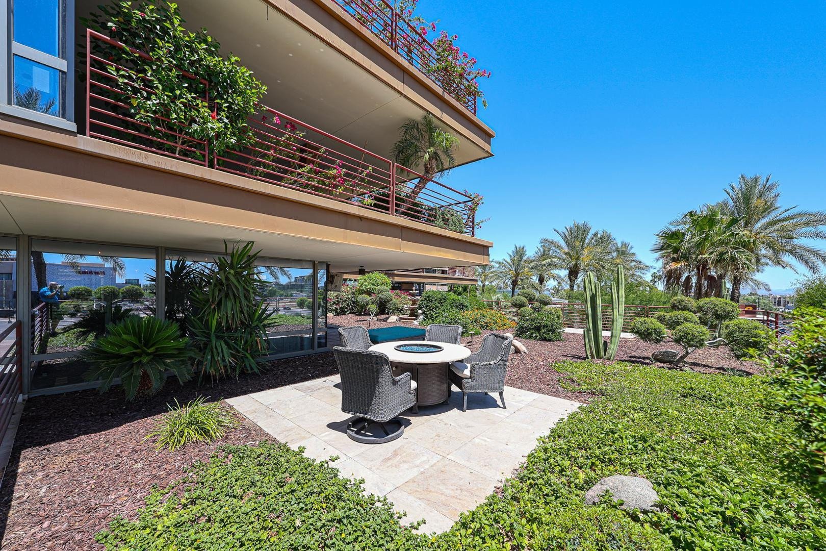 7157 E Rancho Vista Dr, #3006