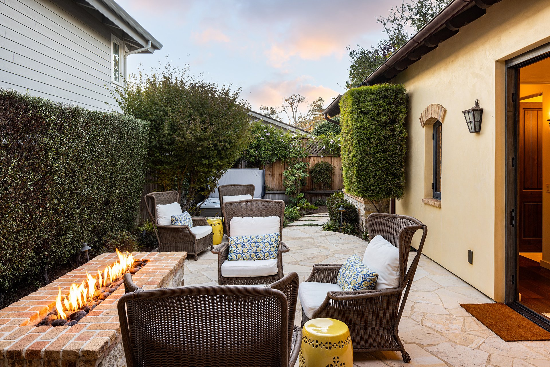 Charming Cottage on Carmel Point