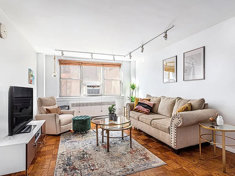 240 East 35th Street, Unit 6L