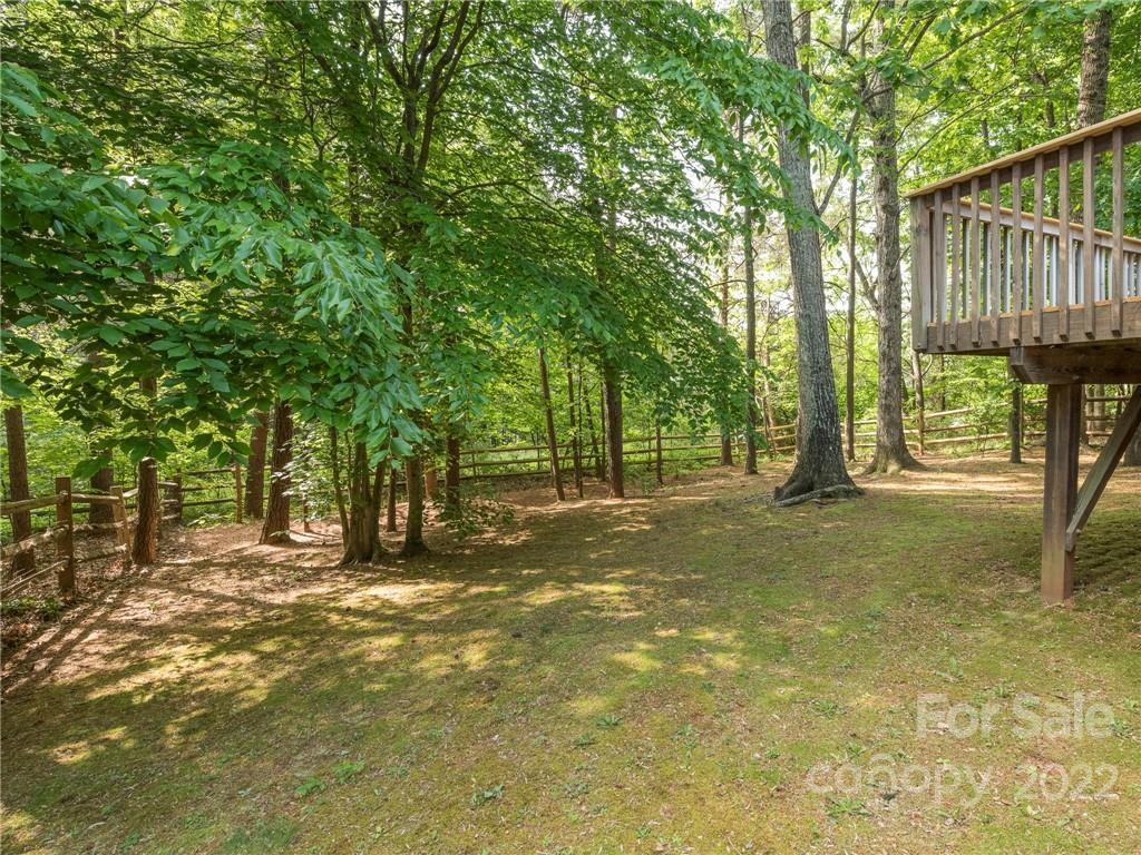 2822 Black Walnut Ln