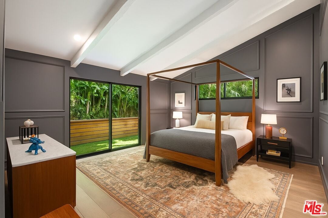 Halo Crest, Queens Rd, 90069