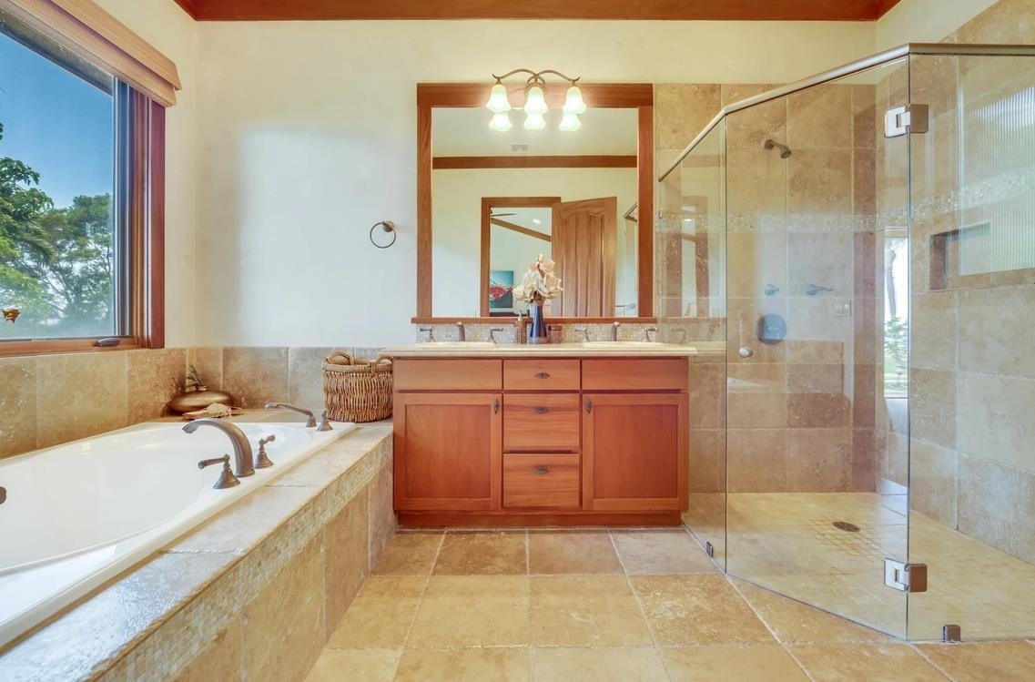 WEST MAUI TOP QUALITY RESIDENCE -35 ACRES - 180 DEGREE OVEANVIEW - $5,75,000 - PRESTIGIOUS MAHANALUA NIU SUBDIVISION 