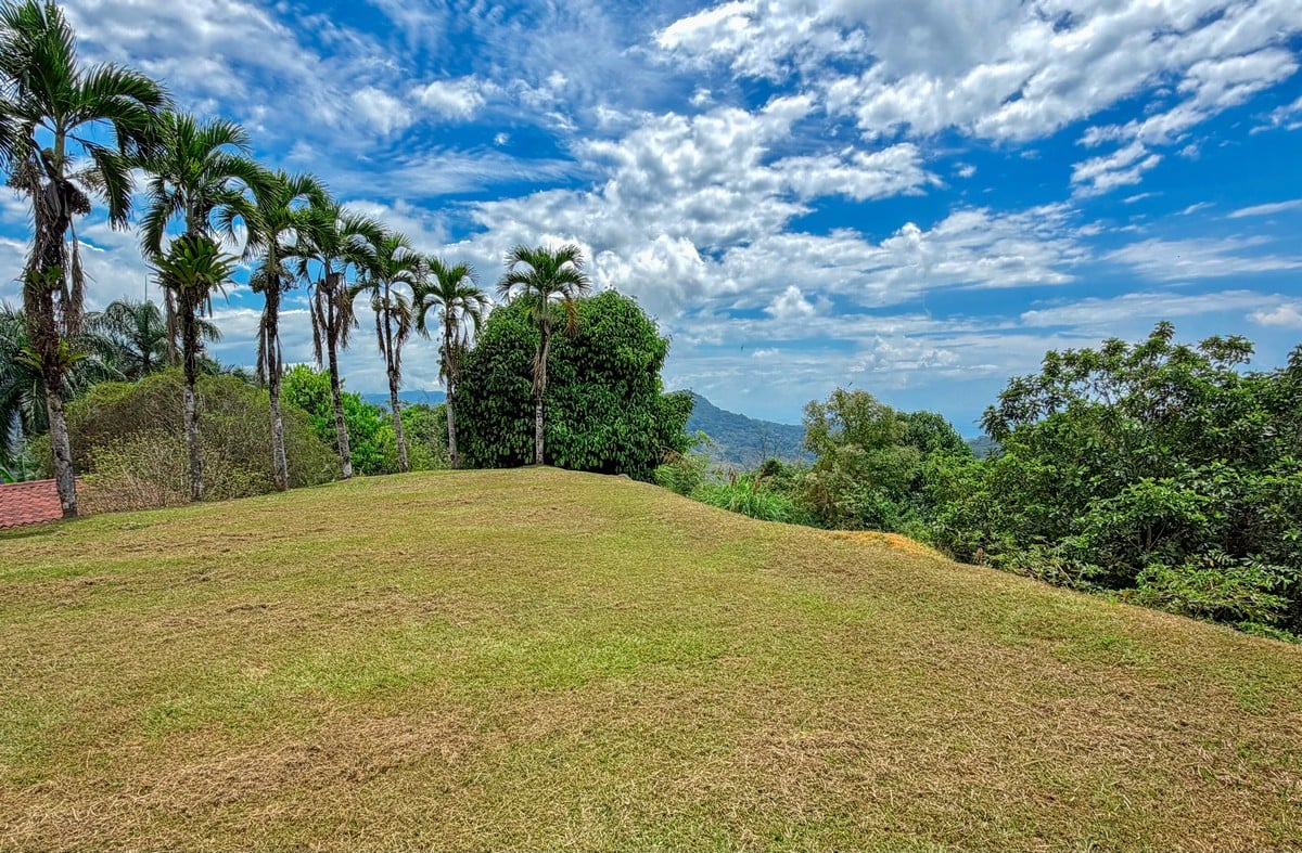 3.64 ACRES – 3 Bedroom Home With Expansive Ocean Views, Multiple Areas to Build, Public Road With Commercial Potential, 10min to the Beach!!