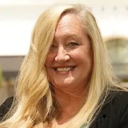 Cindy Ayouch Charlotte, NC Real Estate Agent Headshot