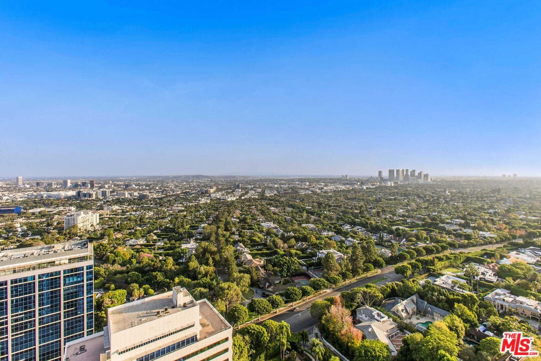 9255 Doheny Rd, #2704