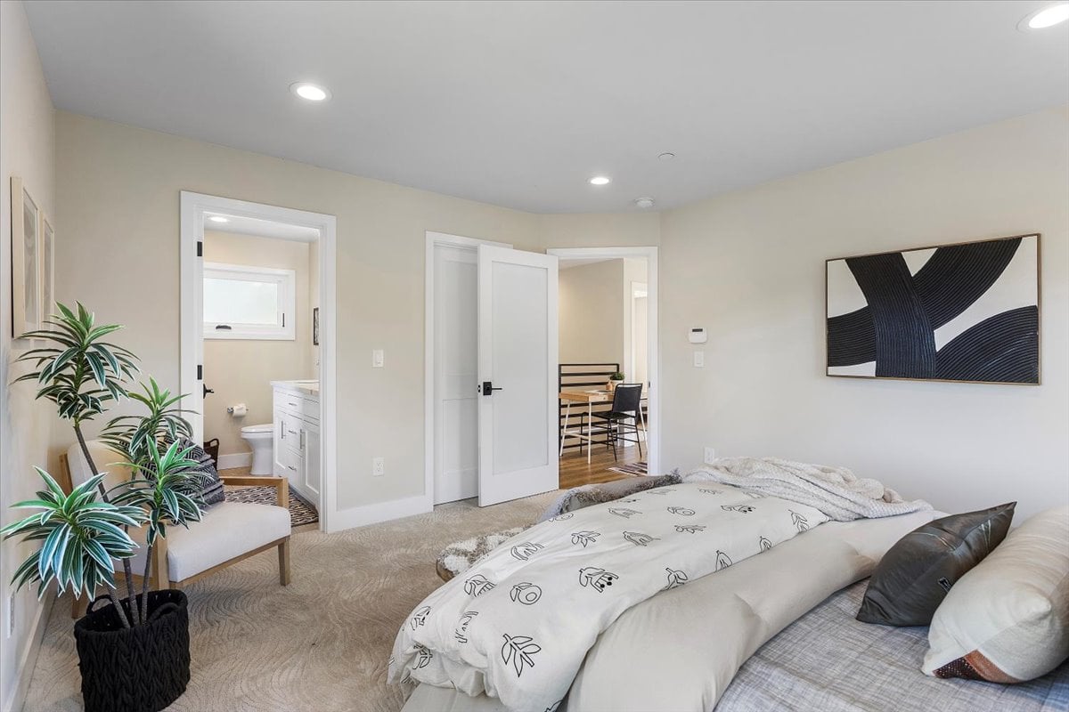 1002 Middle Avenue