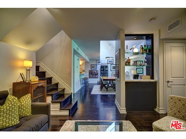 851 N Kings Rd #303
