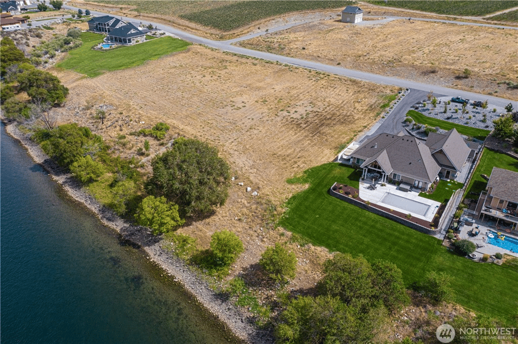 37 N Shore Dr