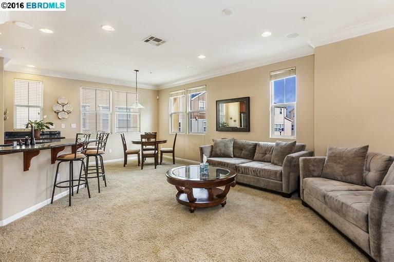 210 Summer Ln