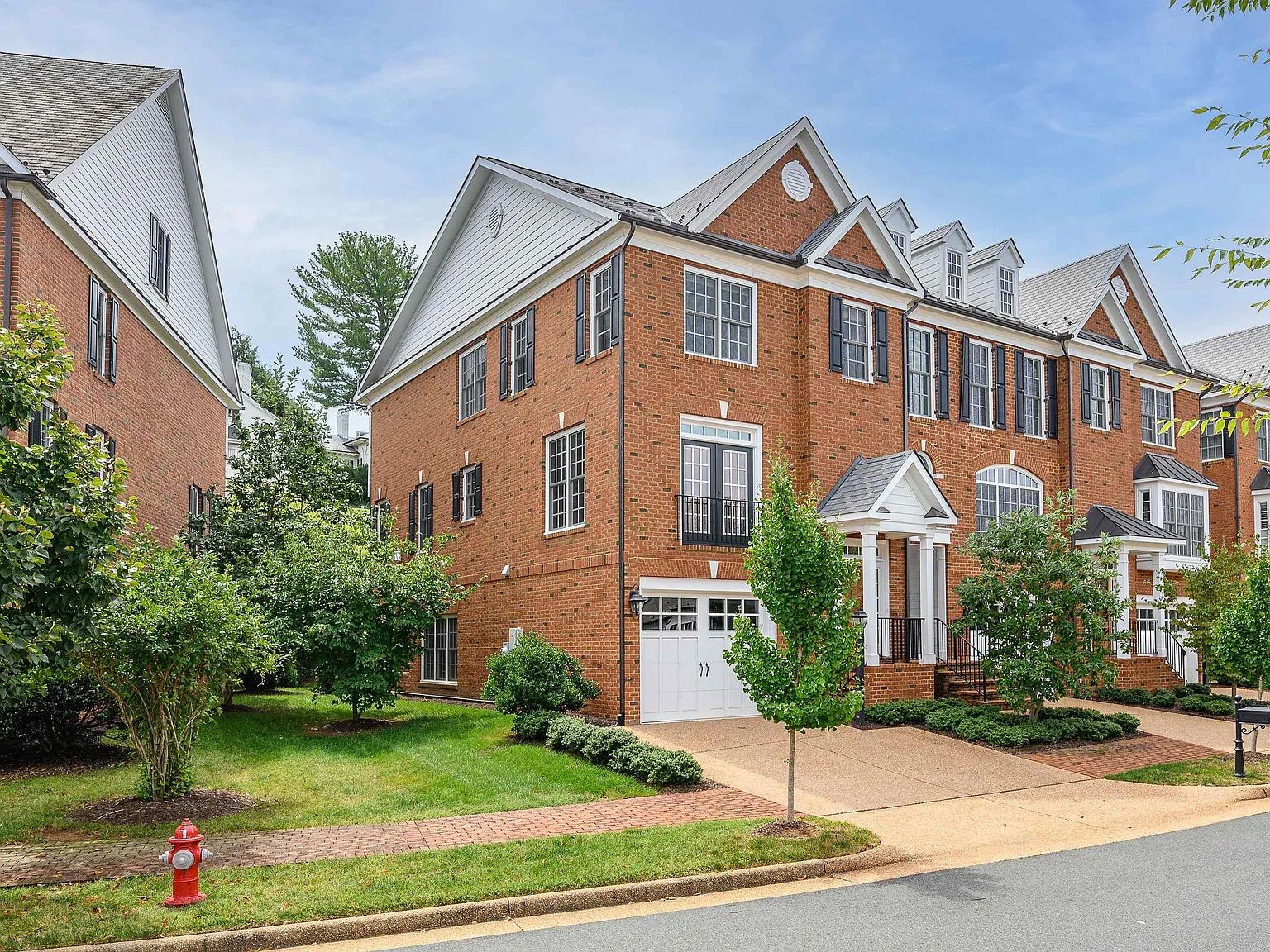 624 Eight Woods Ln