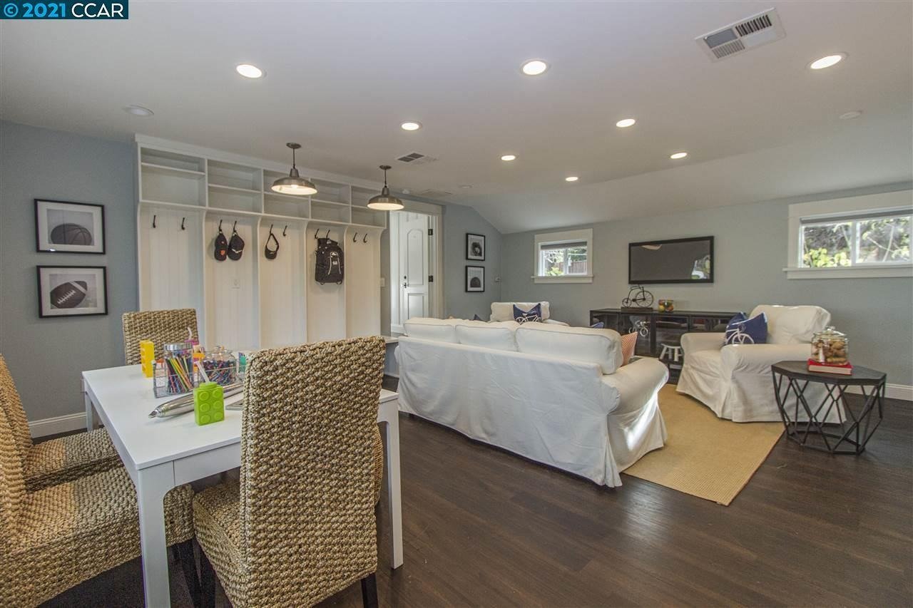 8 Foothill Park Ter