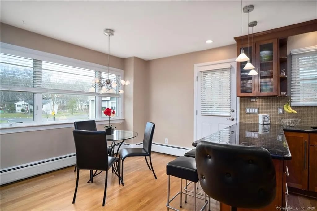 28 Surrey Dr, Norwalk