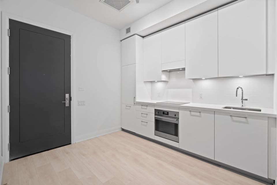 33 Frederick Todd Way 217, Toronto C11 Unit: 217