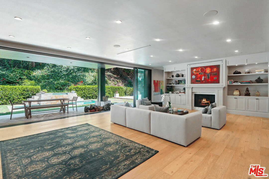 2794 Mandeville Canyon Rd