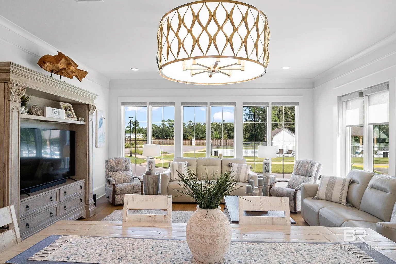 902 Inlet Cir