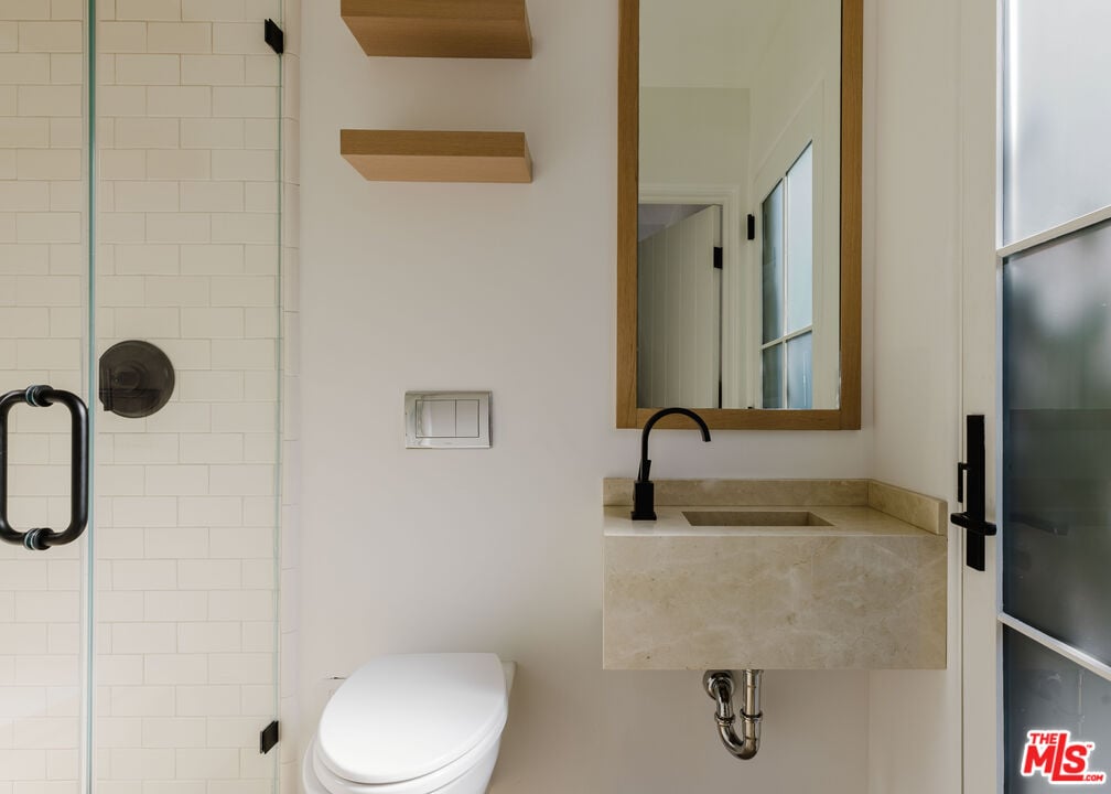 Solaris Pavilion, Westbourne Dr, 90048