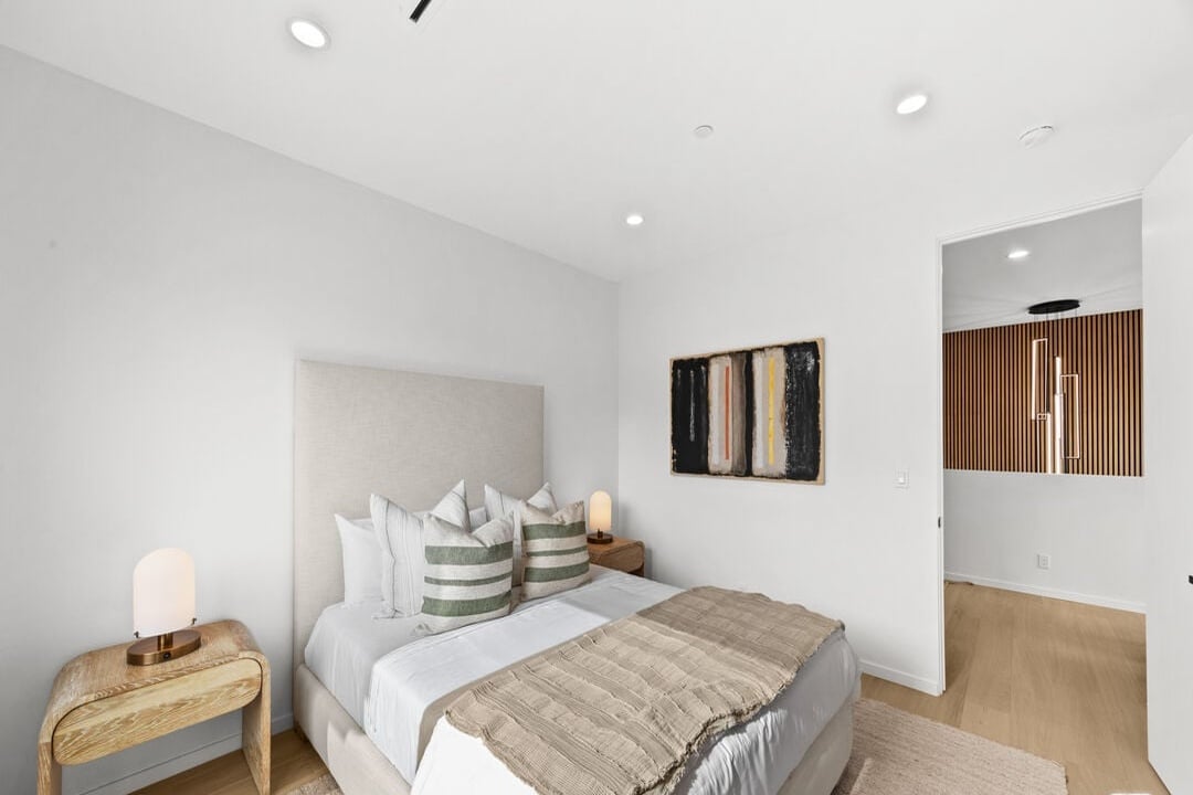 Castle Heights Pl, 90034