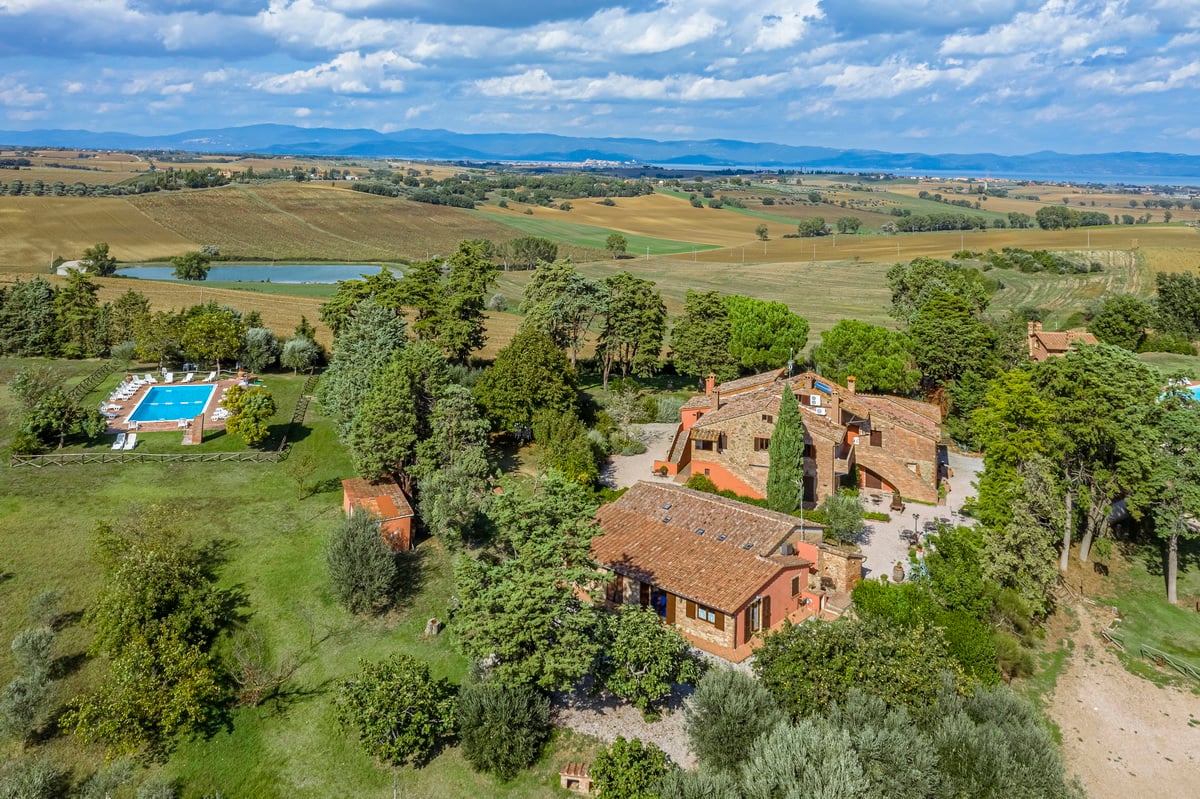 Beautiful Ranch with 2 Pools 