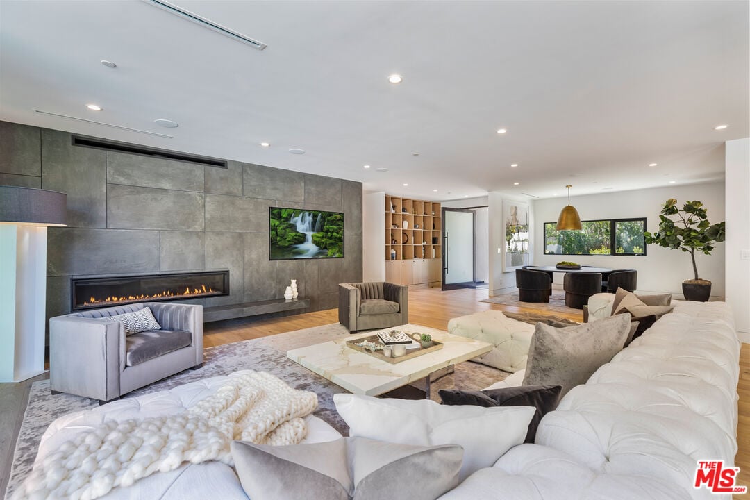 2220 Coldwater Canyon Dr