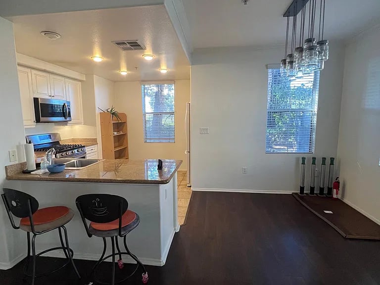 2121 Watermarke Pl