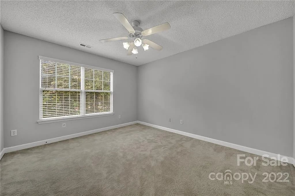 206 Forest Oaks Dr
