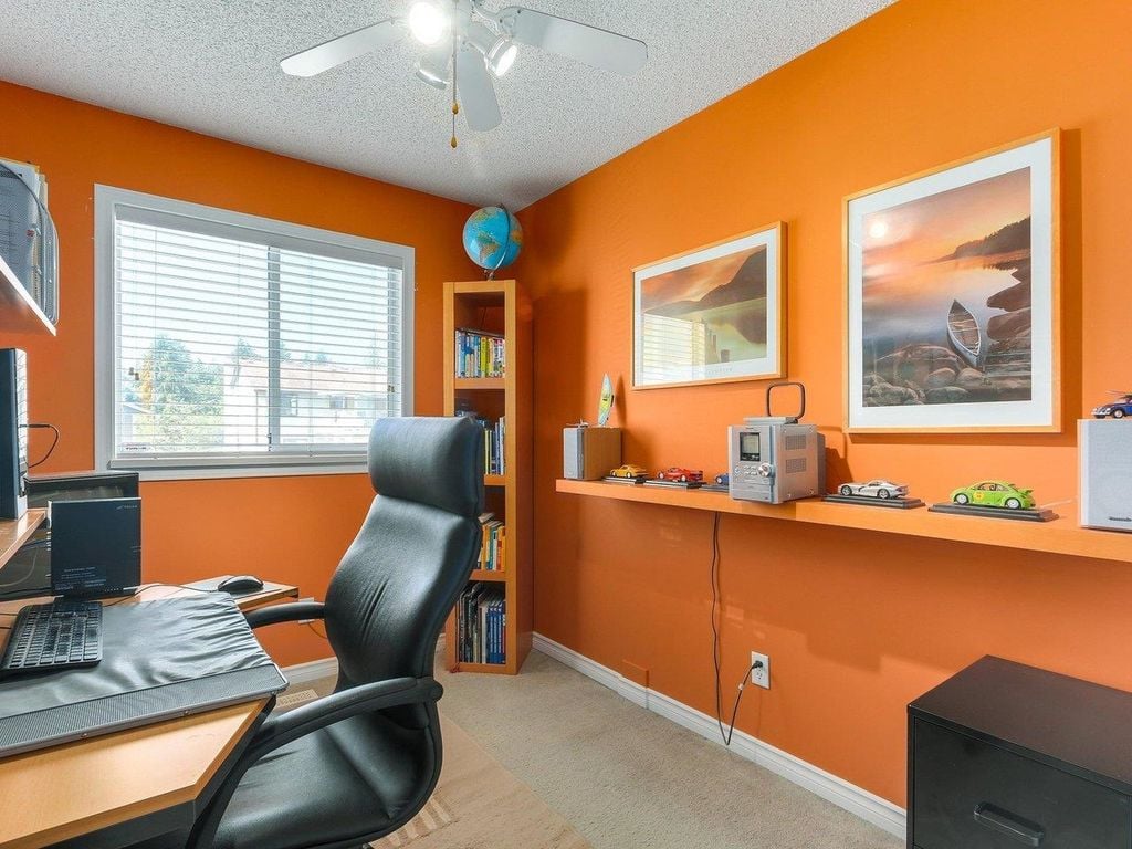 807 Porteau Pl