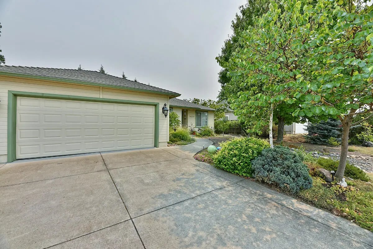 1420 Naples Dr