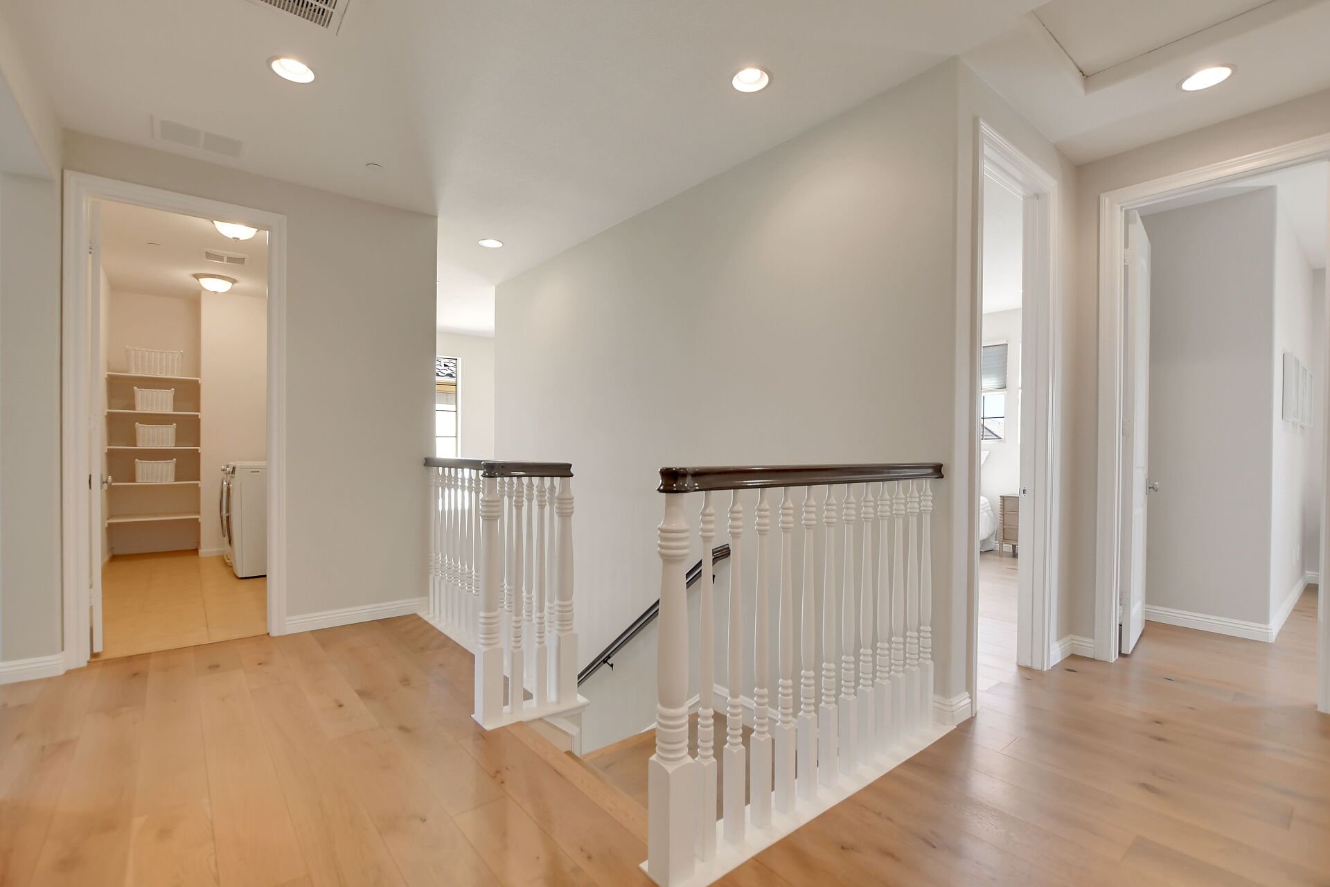 885 E Manresa