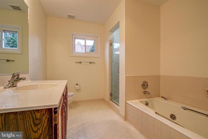 6262 Chaucer Ln