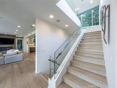 7350 Pacific View Dr