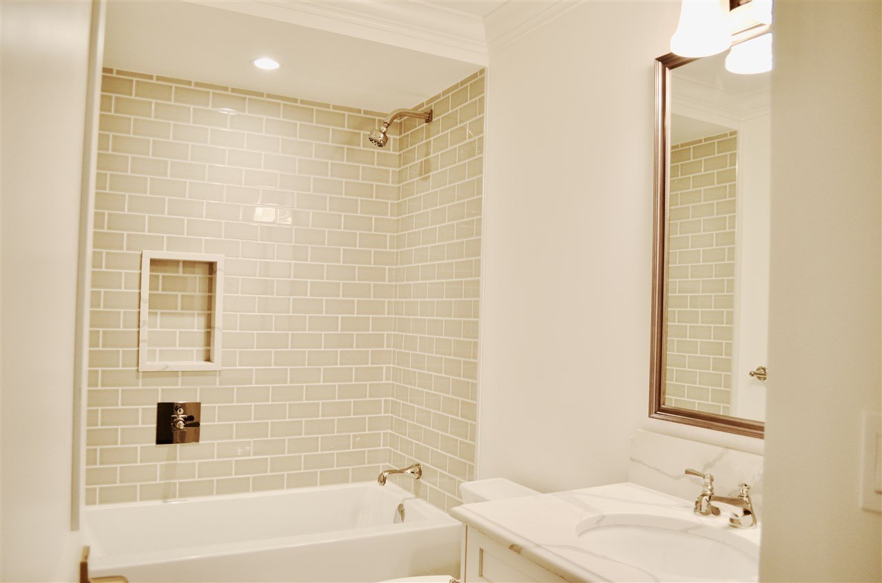 3176 Burrard St