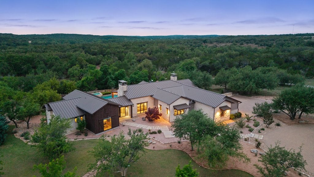Horseman's Paradise in the heart of Dripping Springs