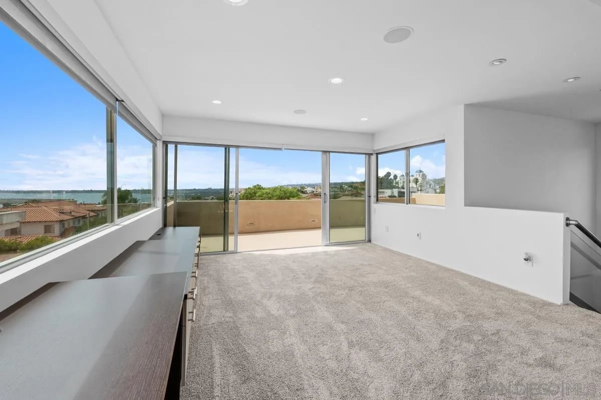 2885 Fallbrook Ln