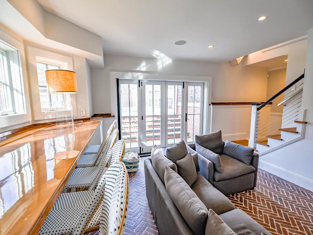 2 Pierce Ln