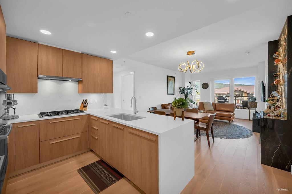 1210 E 27th St, #601