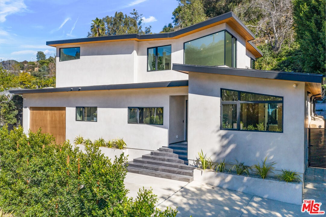 2220 Coldwater Canyon Dr