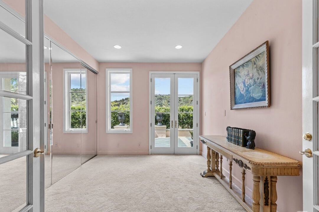 Buckingham Ln, 90077