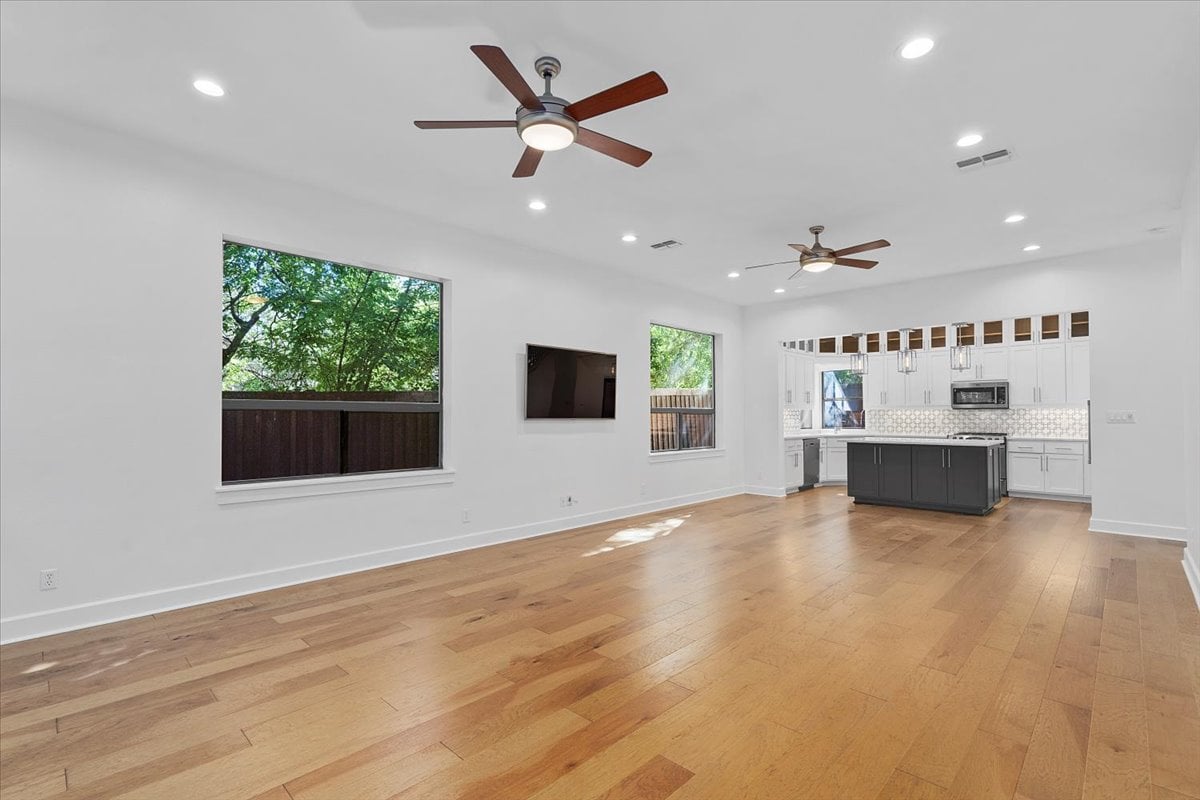 2610 Del Curto Road 2