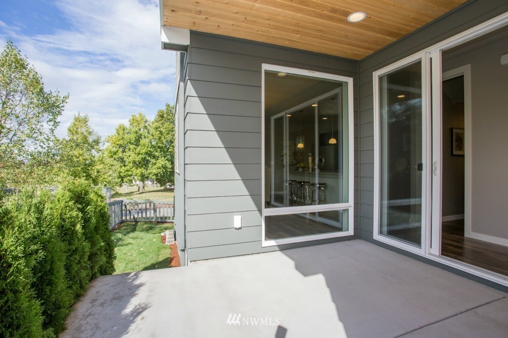 3000 SW Holly St #9
