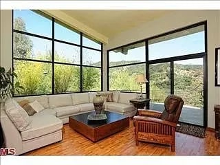 2000 Topanga Skyline Dr