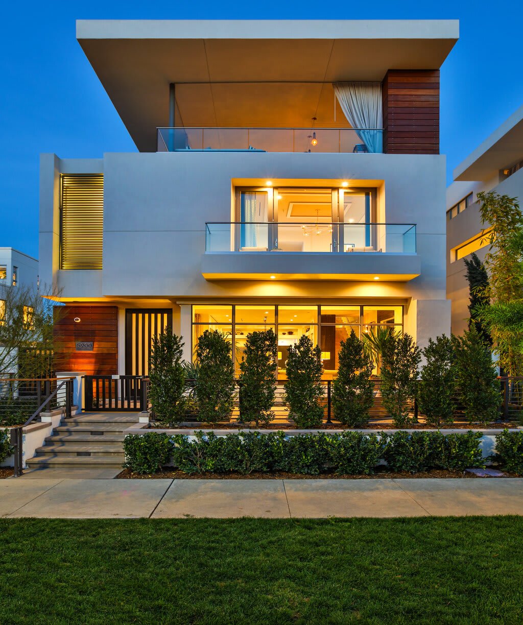 Sold ! Kris Zacuto Presents A Stunning Fully Upgraded Dream Home In Playa Vista